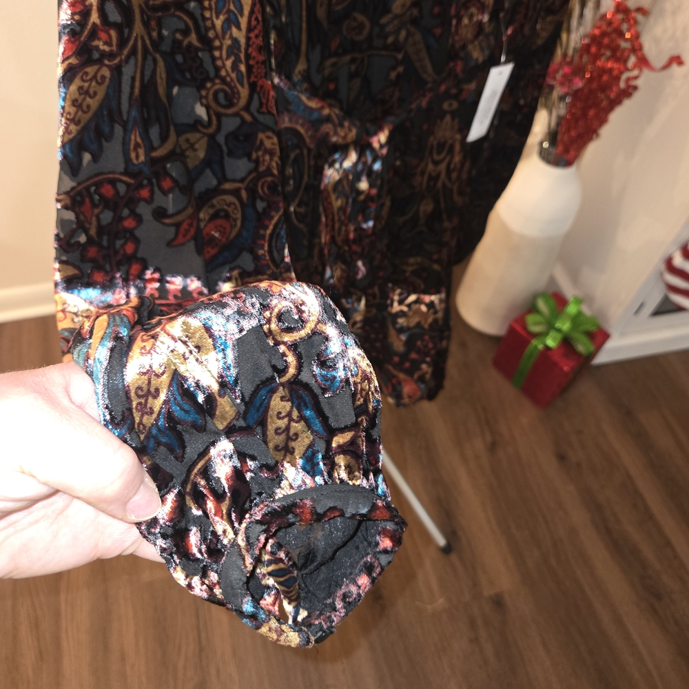 Elegant Paisley Velvet Midi Dress - Picture 3 of 7